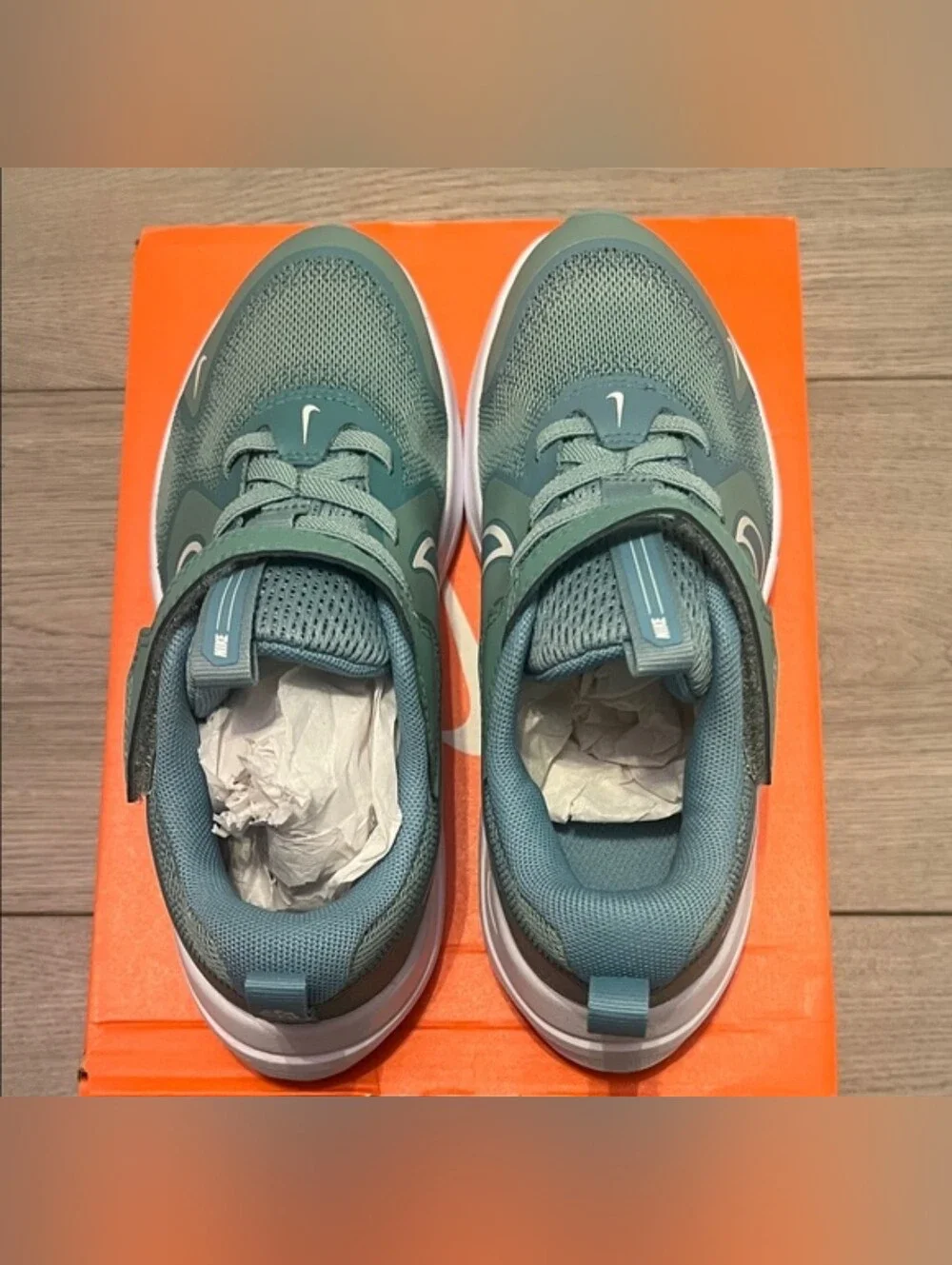 New! Nike Cosmic RunnerLittle Kids' Shoes Sneakers Boys Girls Green Size 3Y NIB